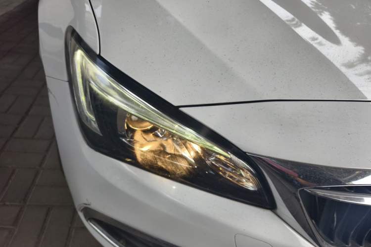 Used Buick Verano 2018 Sedan 15S Automatic Leading Model Right Front Headlight
