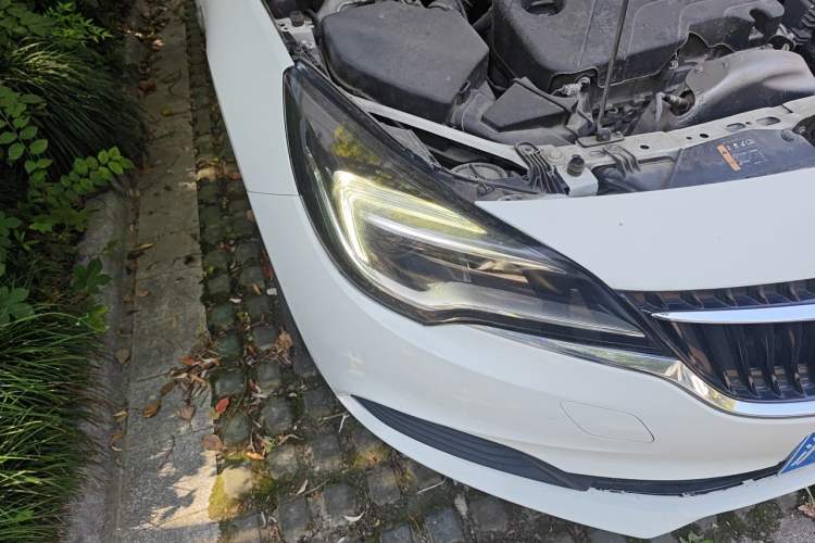 Used Buick Verano 2018 Hatchback 15S Automatic Leading Model Right Front Headlight