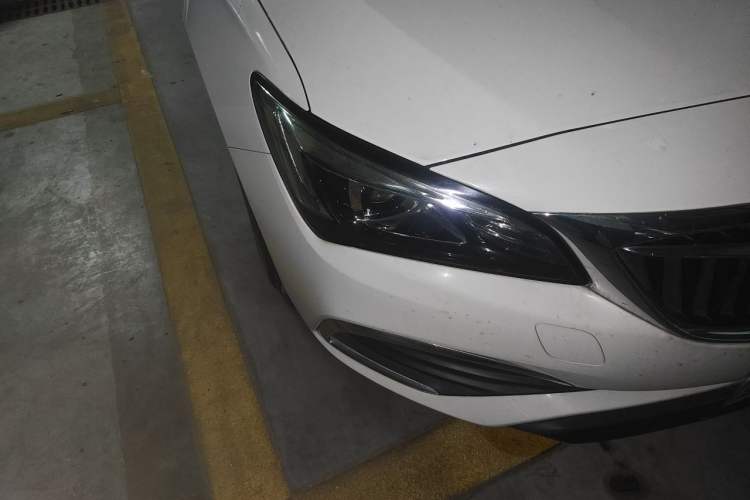 Used Buick Verano 2018 Sedan 15S Automatic Leading Model Right Front Headlight