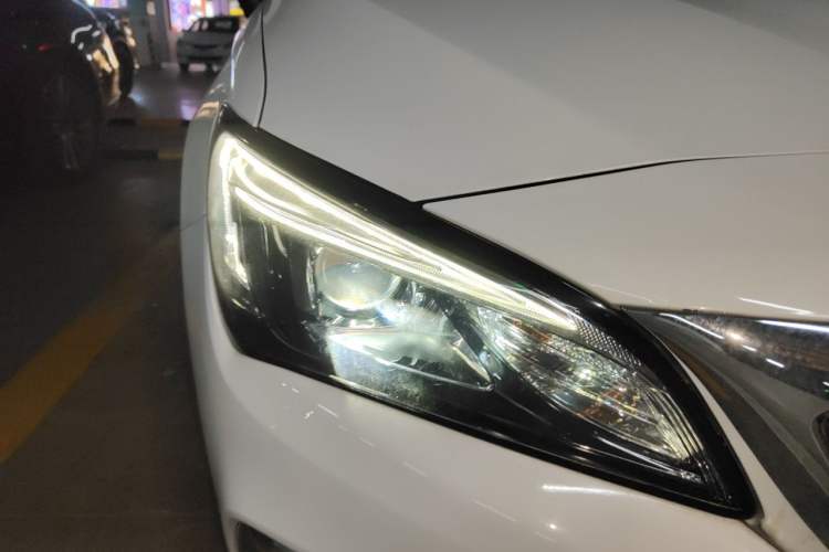 Used Buick Verano 2018 Sedan 15S Automatic Leading Model Right Front Headlight