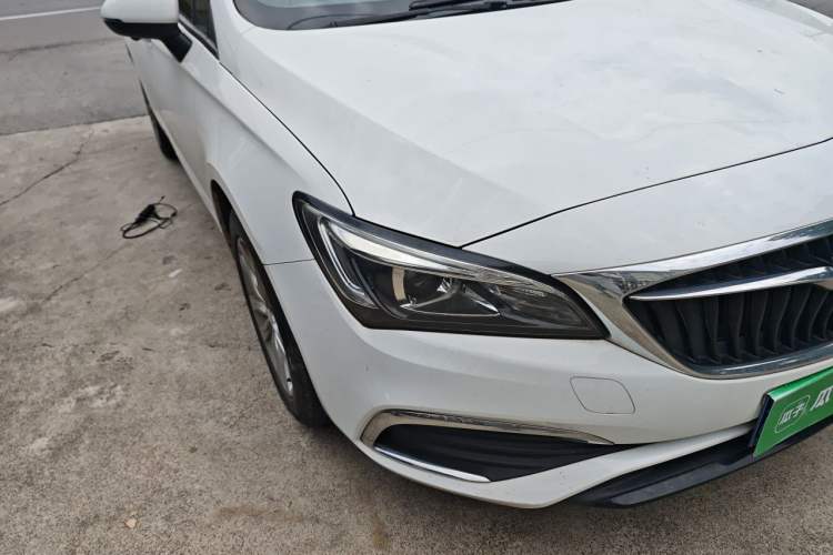 Used Buick Verano 2018 Sedan 20T Dual-Clutch Leading Model Right Front Headlight