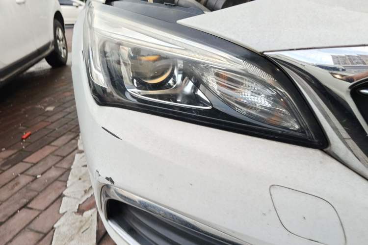 Used Buick Verano 2018 Sedan 20T Dual-Clutch Leading Model Right Front Headlight
