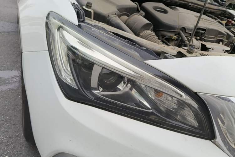Used Buick Verano 2018 Sedan 20T Dual-Clutch Leading Model Right Front Headlight