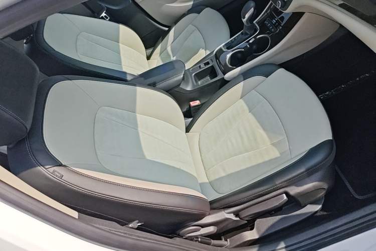 Used Buick Verano 2018 Sedan 15S Automatic Leading Model Right Front Seat