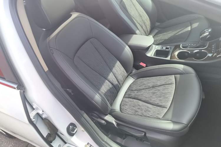 Used Buick Verano 2018 Sedan 20T Dual-Clutch Leading Model Right Front Seat
