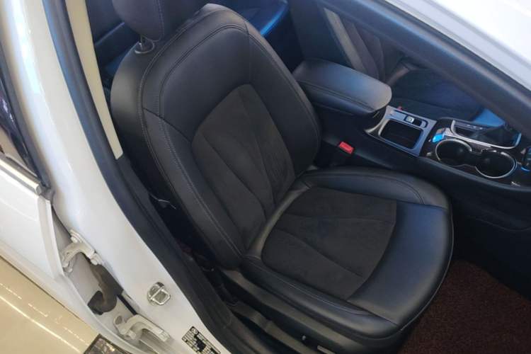 Used Buick Verano 2018 Sedan 20T Dual-Clutch Elite Model Right Front Seat