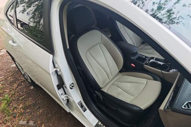 Used Buick Verano 2018 Sedan 15S Automatic Leading Model Right Front Seat