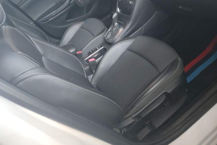 Used Buick Verano 2018 Hatchback 15S Automatic Leading Model Right Front Seat