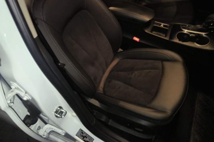 Used Buick Verano 2018 Sedan 20T Dual-Clutch Luxury Model Right Front Seat