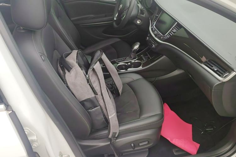Used Buick Verano 2018 Sedan 20T Dual-Clutch Elite Model Right Front Seat