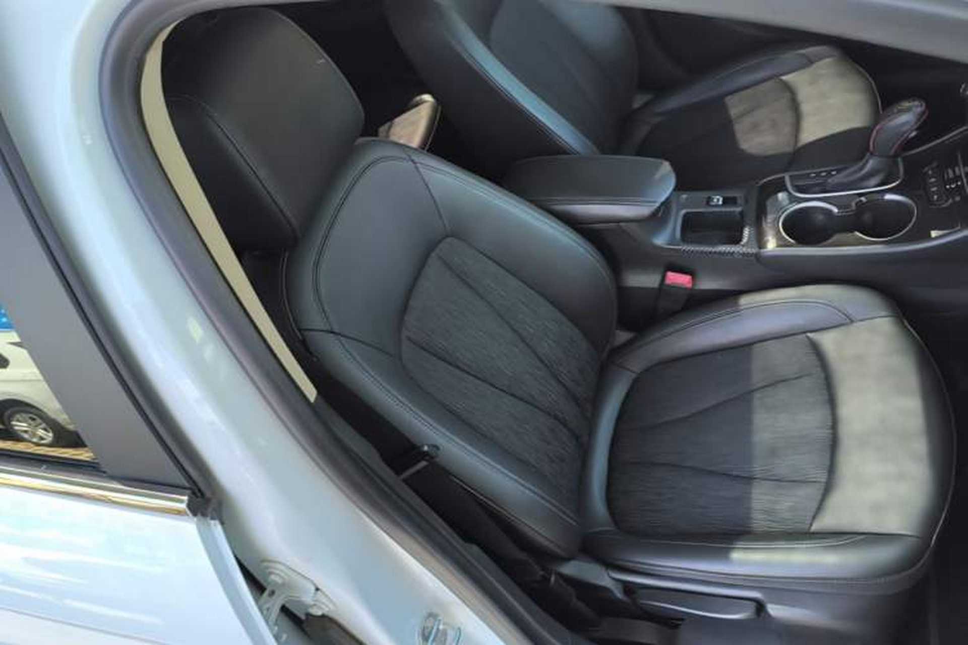 Used Buick Verano 2018 Sedan 20T Dual-Clutch Leading Model Right Front Seat