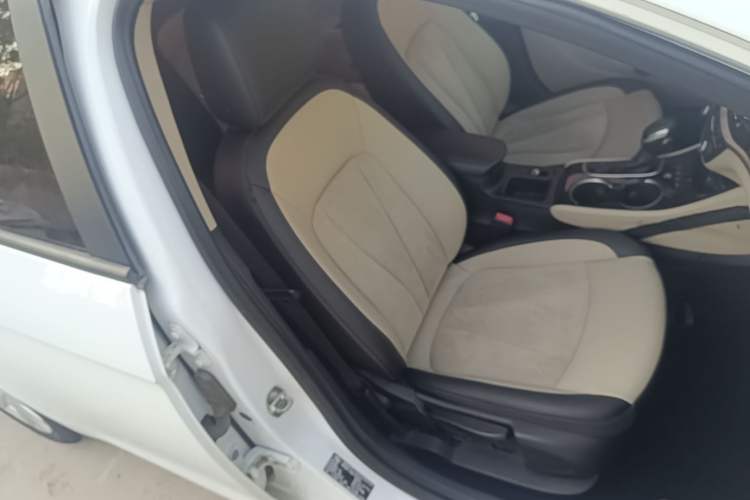 Used Buick Verano 2018 Sedan 15S Automatic Leading Model Right Front Seat