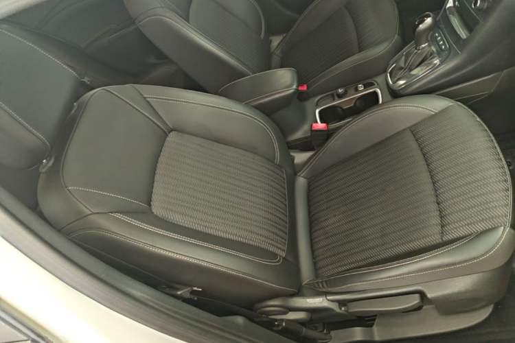 Used Buick Verano 2018 Hatchback 15S Automatic Leading Model Right Front Seat