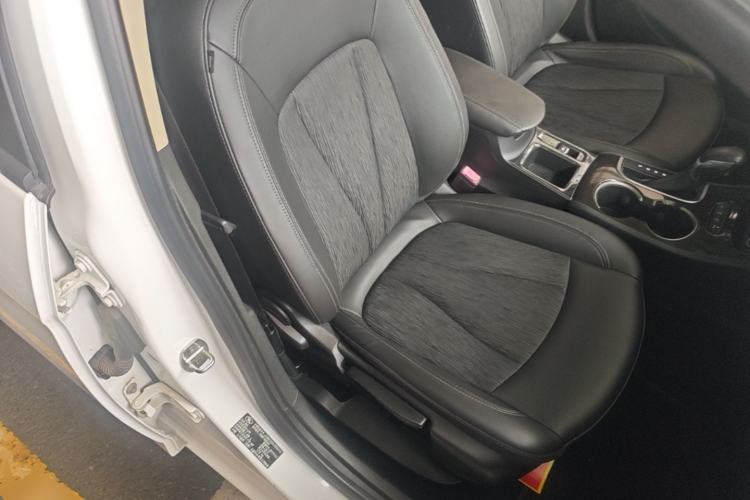 Used Buick Verano 2018 Sedan 20T Dual-Clutch Leading Model Right Front Seat