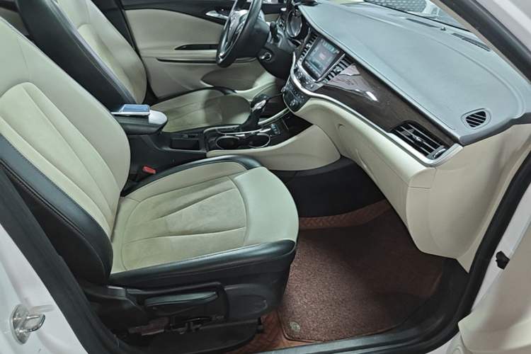 Used Buick Verano 2018 Sedan 15S Automatic Leading Model Right Front Seat