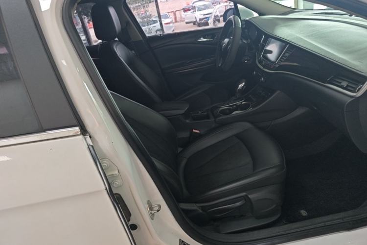 Used Buick Verano 2018 Sedan 20T Dual-Clutch Leading Model Right Front Seat