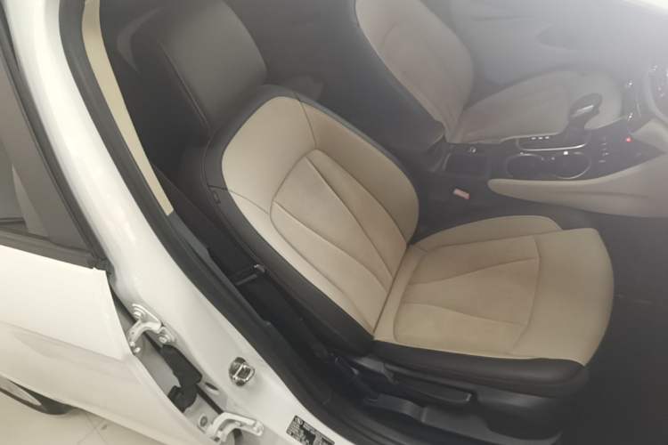 Used Buick Verano 2018 Sedan 15S Automatic Leading Model Right Front Seat
