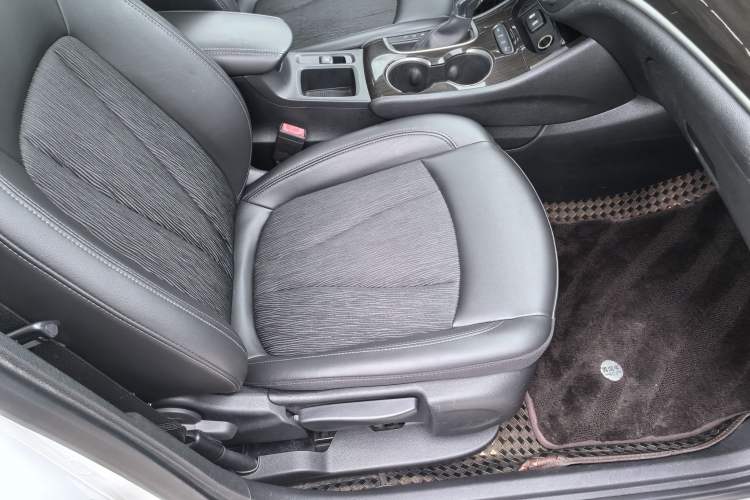 Used Buick Verano 2018 Sedan 20T Dual-Clutch Leading Model Right Front Seat