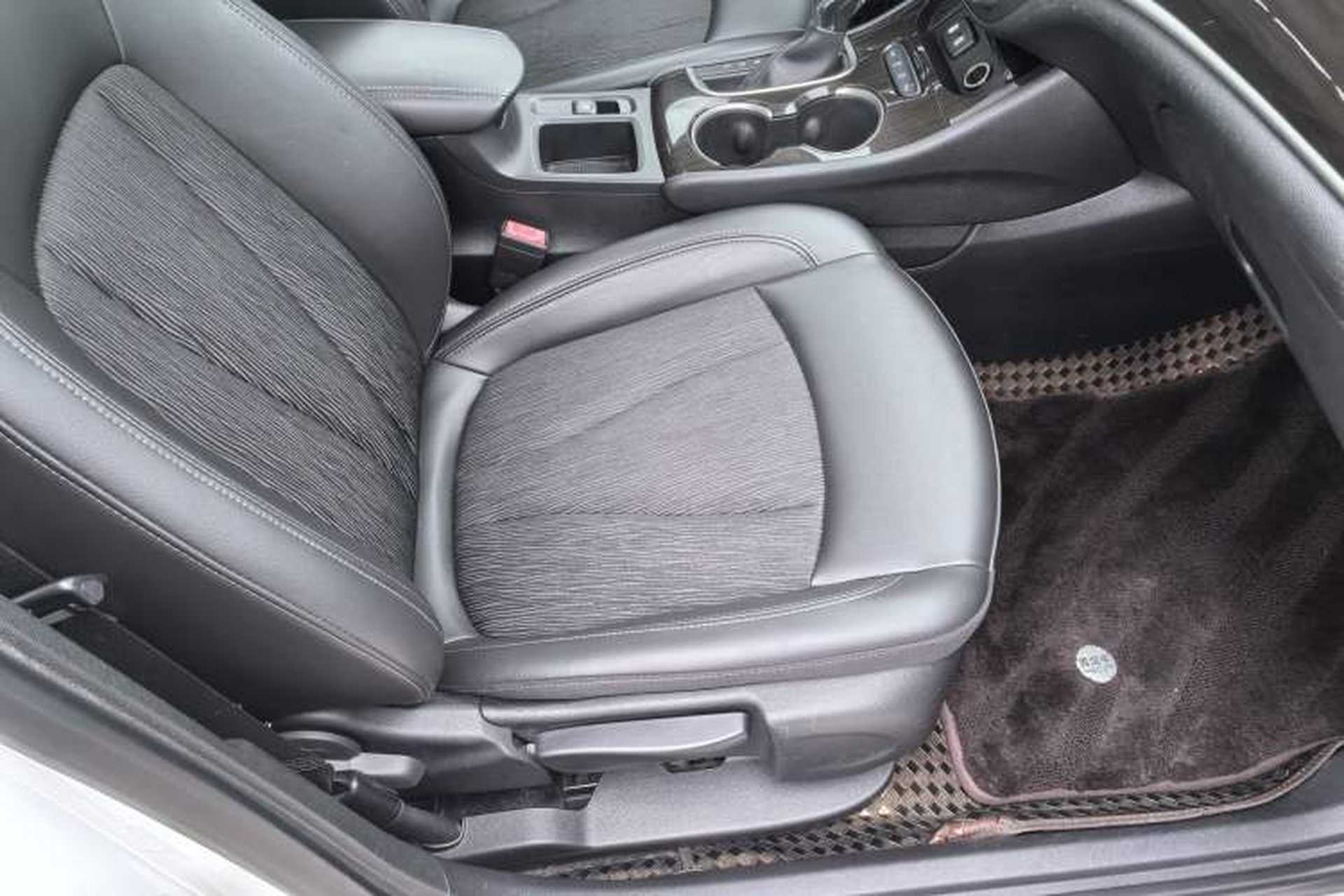 Used Buick Verano 2018 Sedan 20T Dual-Clutch Leading Model Right Front Seat