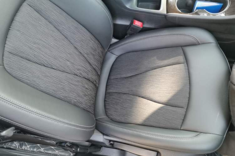 Used Buick Verano 2018 Sedan 20T Dual-Clutch Leading Model Right Front Seat