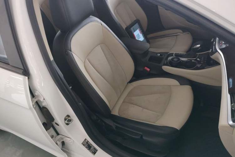 Used Buick Verano 2018 Sedan 15S Automatic Leading Model Right Front Seat
