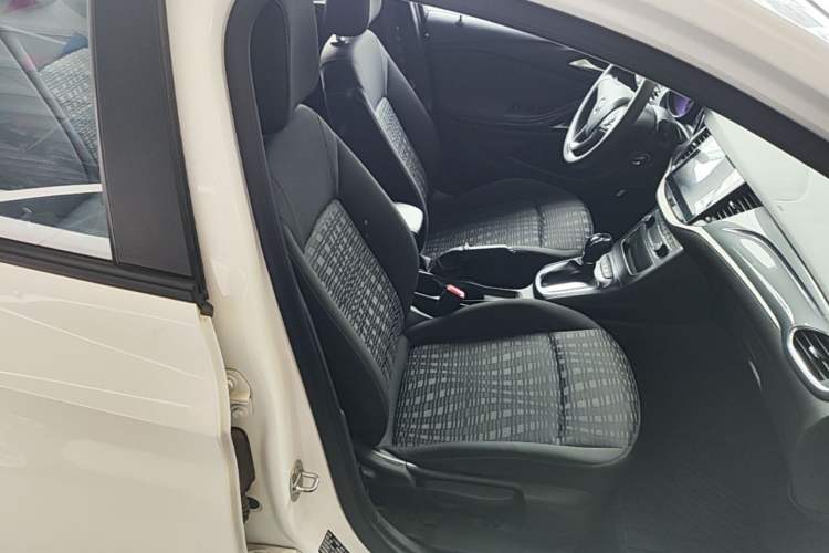 Used Buick Verano 2018 Hatchback 15S Automatic Ambition Model Right Front Seat