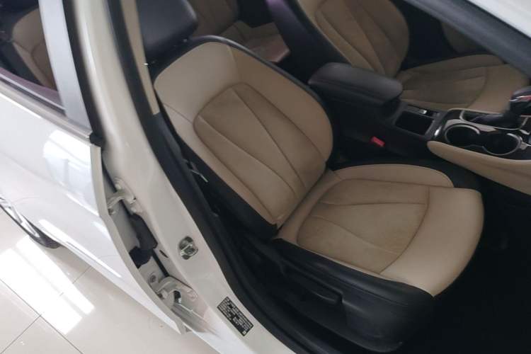 Used Buick Verano 2018 Sedan 15S Automatic Leading Model Right Front Seat