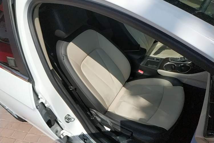 Used Buick Verano 2018 Sedan 15S Automatic Leading Model Right Front Seat