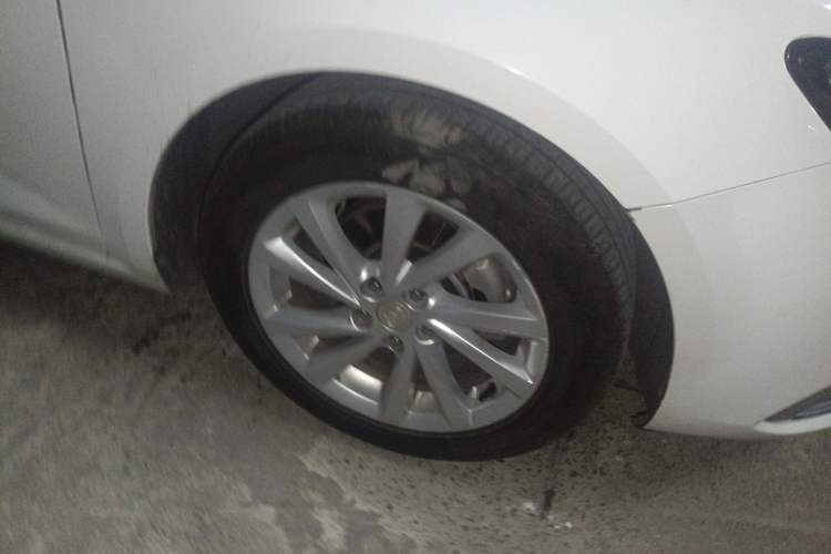 Used Buick Verano 2018 Sedan 15S Automatic Leading Model Right Front Wheel Hub