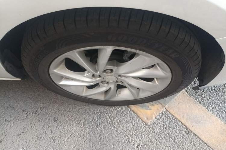 Used Buick Verano 2018 Hatchback 15S Automatic Leading Model Right Front Wheel Hub