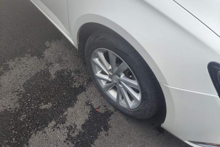 Used Buick Verano 2018 Sedan 15S Automatic Leading Model Right Front Wheel Hub