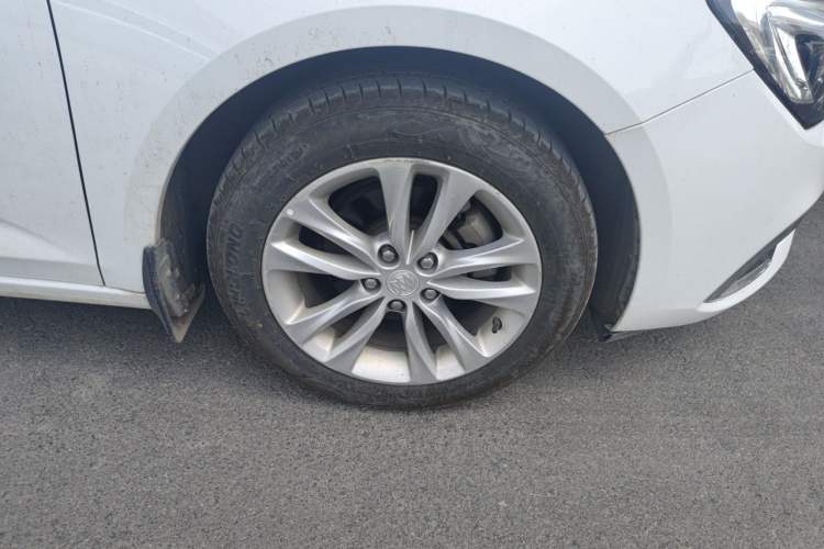 Used Buick Verano 2018 Sedan 20T Dual-Clutch Leading Model Right Front Wheel Hub