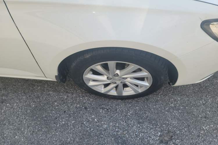 Used Buick Verano 2018 Sedan 15S Automatic Entry Model Right Front Wheel Hub
