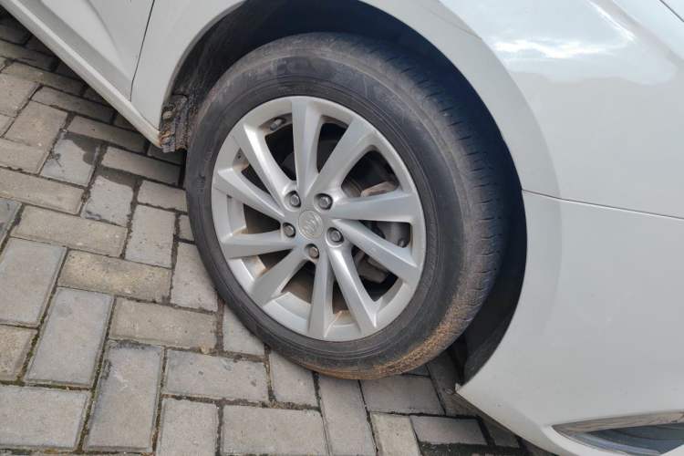 Used Buick Verano 2018 Sedan 15S Automatic Leading Model Right Front Wheel Hub