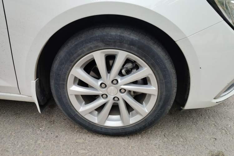 Used Buick Verano 2018 Sedan 15S Automatic Entry Model Right Front Wheel Hub