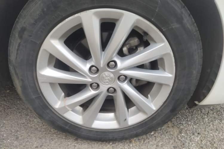 Used Buick Verano 2018 Sedan 15S Automatic Entry Model Right Front Wheel Hub