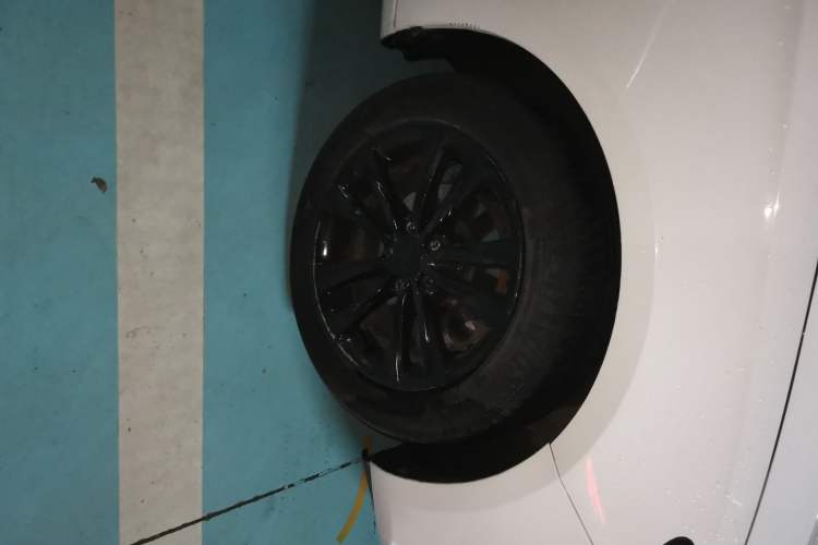 Used Buick Verano 2018 Sedan 20T Dual-Clutch Leading Model Right Front Wheel Hub