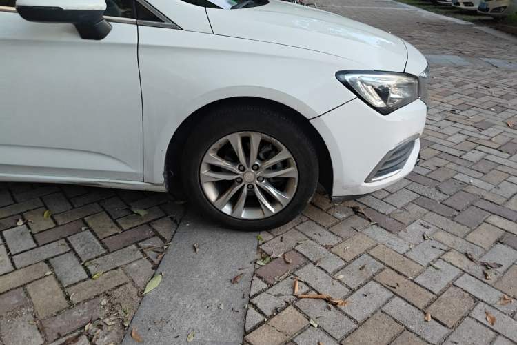 Used Buick Verano 2018 Sedan 20T Dual-Clutch Leading Model Right Front Wheel Hub
