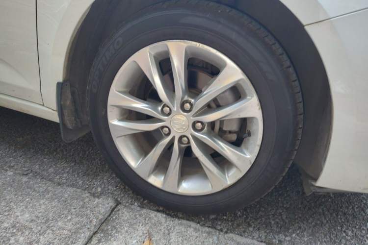 Used Buick Verano 2018 Sedan 20T Dual-Clutch Leading Model Right Front Wheel Hub