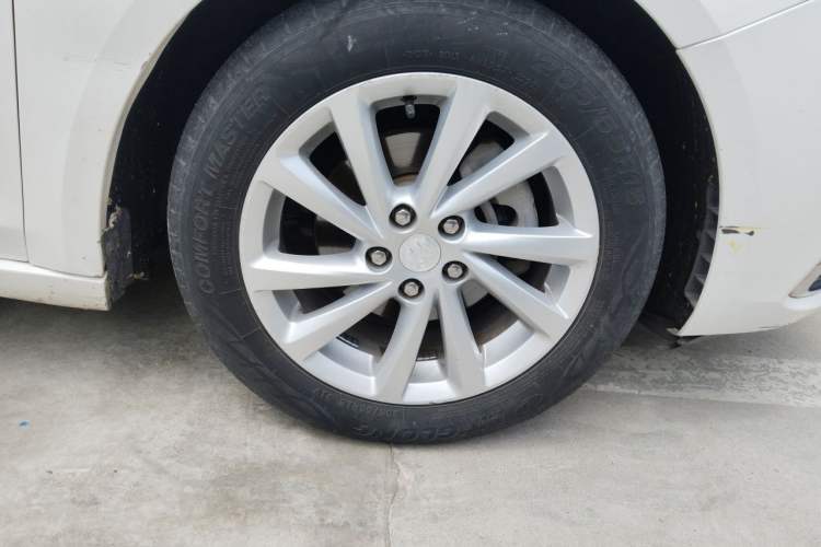 Used Buick Verano 2018 Sedan 15S Automatic Leading Model Right Front Wheel Hub