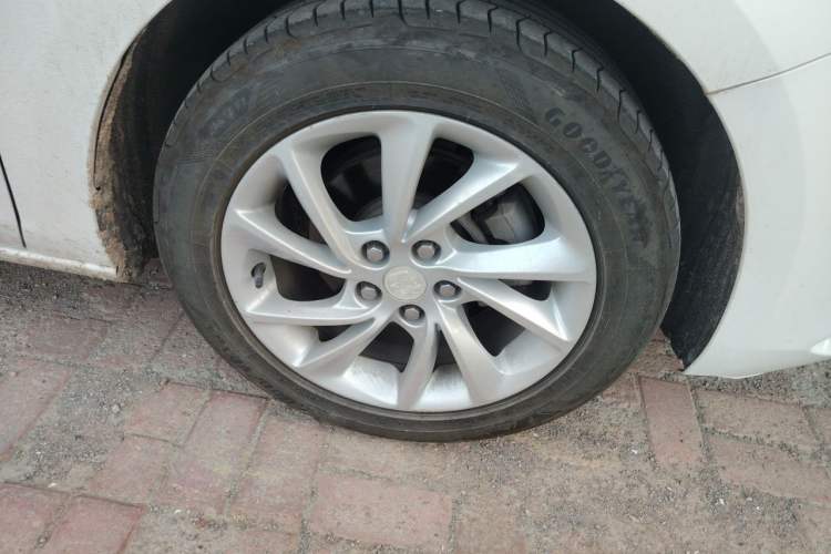Used Buick Verano 2018 Hatchback 15S Automatic Leading Model Right Front Wheel Hub