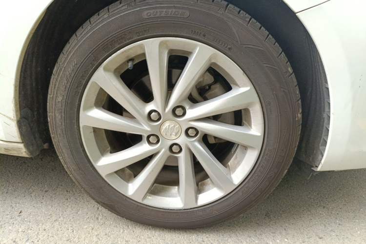 Used Buick Verano 2018 Sedan 15S Automatic Leading Model Right Front Wheel Hub