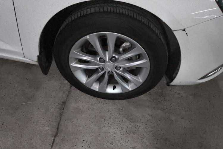 Used Buick Verano 2018 Sedan 20T Dual-Clutch Leading Model Right Front Wheel Hub