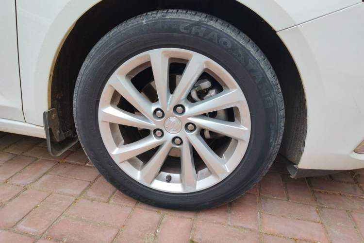 Used Buick Verano 2018 Sedan 15S Automatic Leading Model Right Front Wheel Hub
