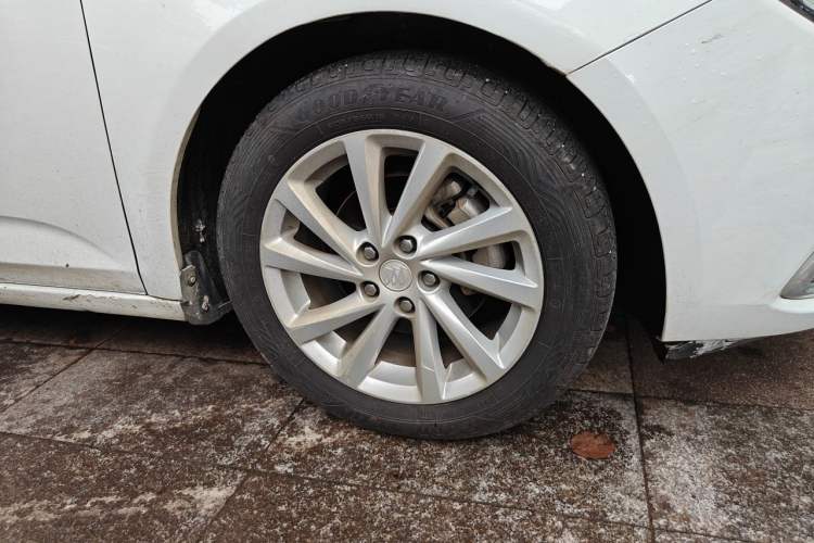 Used Buick Verano 2018 Hatchback 15S Automatic Leading Model Right Front Wheel Hub
