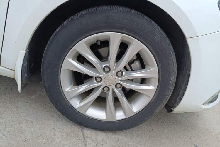 Used Buick Verano 2018 Sedan 20T Dual-Clutch Leading Model Right Front Wheel Hub