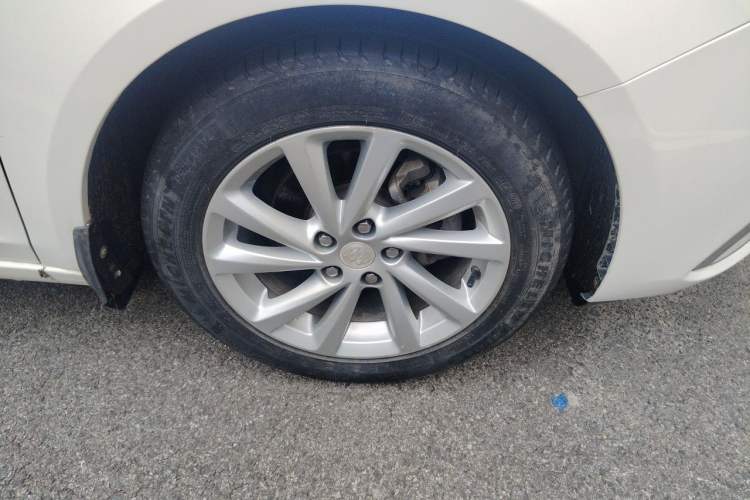 Used Buick Verano 2018 Sedan 15S Automatic Leading Model Right Front Wheel Hub