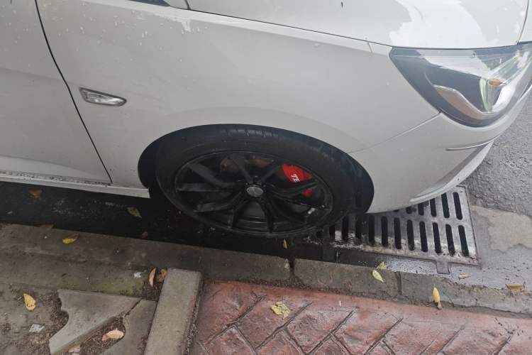 Used Buick Verano 2018 Hatchback GS 20T Dual-Clutch Leading Model Right Front Wheel Hub