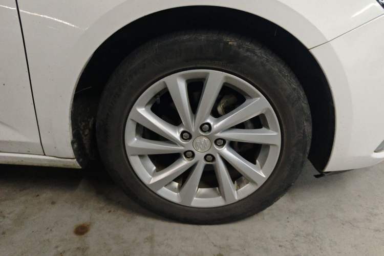 Used Buick Verano 2018 Sedan 15S Automatic Leading Model Right Front Wheel Hub