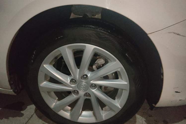 Used Buick Verano 2018 Sedan 15S Automatic Leading Model Right Front Wheel Hub